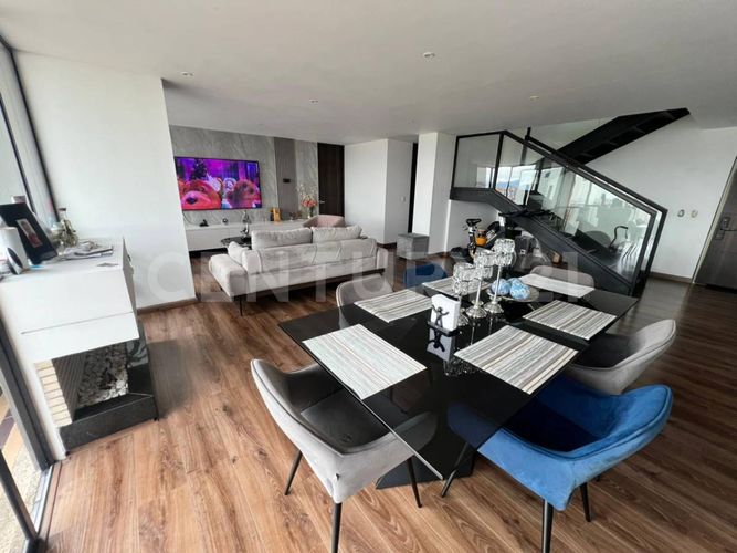 Apartamento de 4 alcobas en venta en La Felicidad, Bogotá, 221 m² · foto 2 de 24