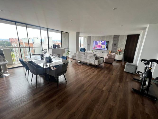 Apartamento de 4 alcobas en venta en La Felicidad, Bogotá, 221 m² · foto 3 de 24