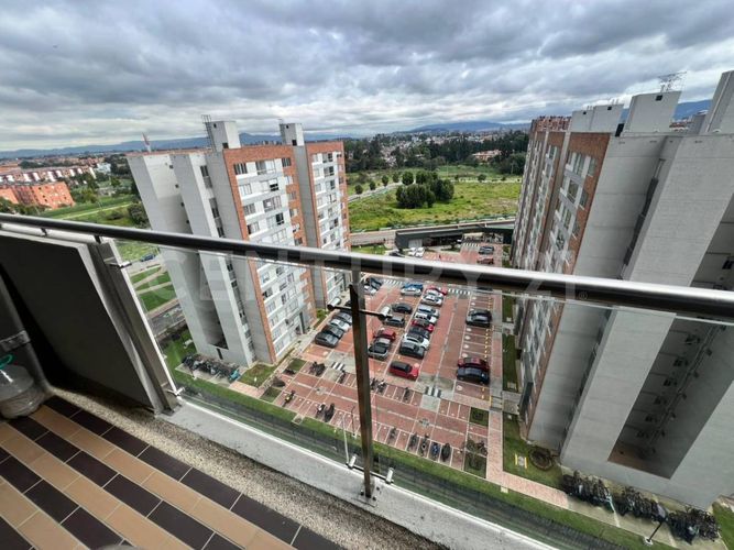 Apartamento de 4 alcobas en venta en La Felicidad, Bogotá, 221 m² · foto 6 de 24