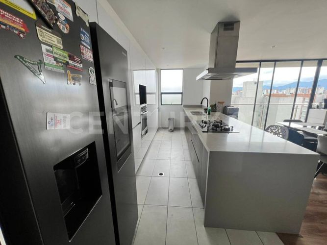 Apartamento de 4 alcobas en venta en La Felicidad, Bogotá, 221 m² · foto 7 de 24