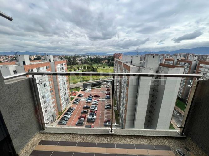 Apartamento de 4 alcobas en venta en La Felicidad, Bogotá, 221 m² · foto 16 de 24