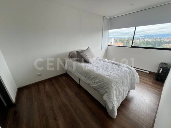 Apartamento de 4 alcobas en venta en La Felicidad, Bogotá, 221 m² · foto 17 de 24