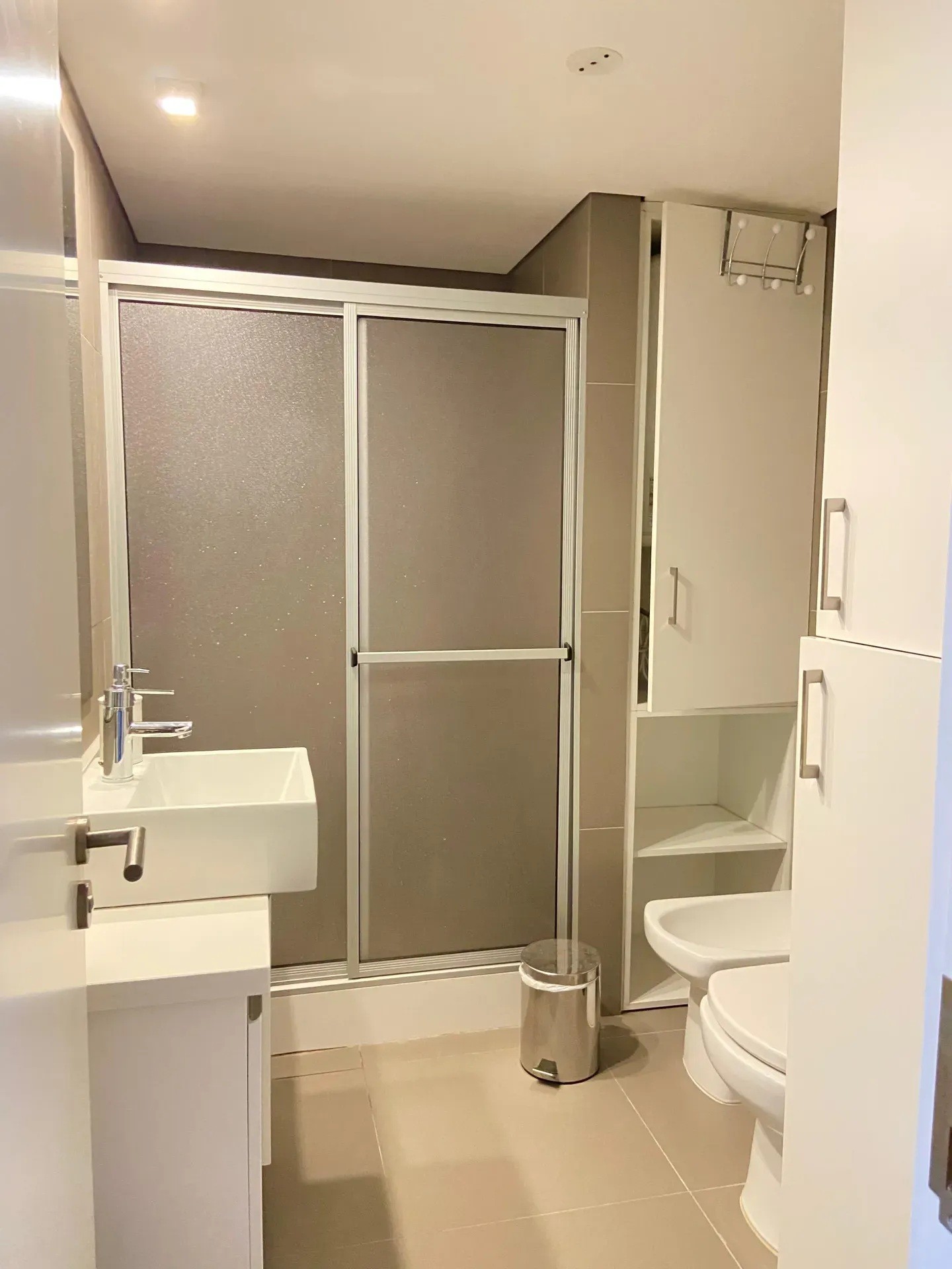 ALQUILER EN PUERTO DE BUCEO DE 1 DORMITORIO MODERNO CON HERMOSA VISTA, BALCON AL FRENTE · Foto 6