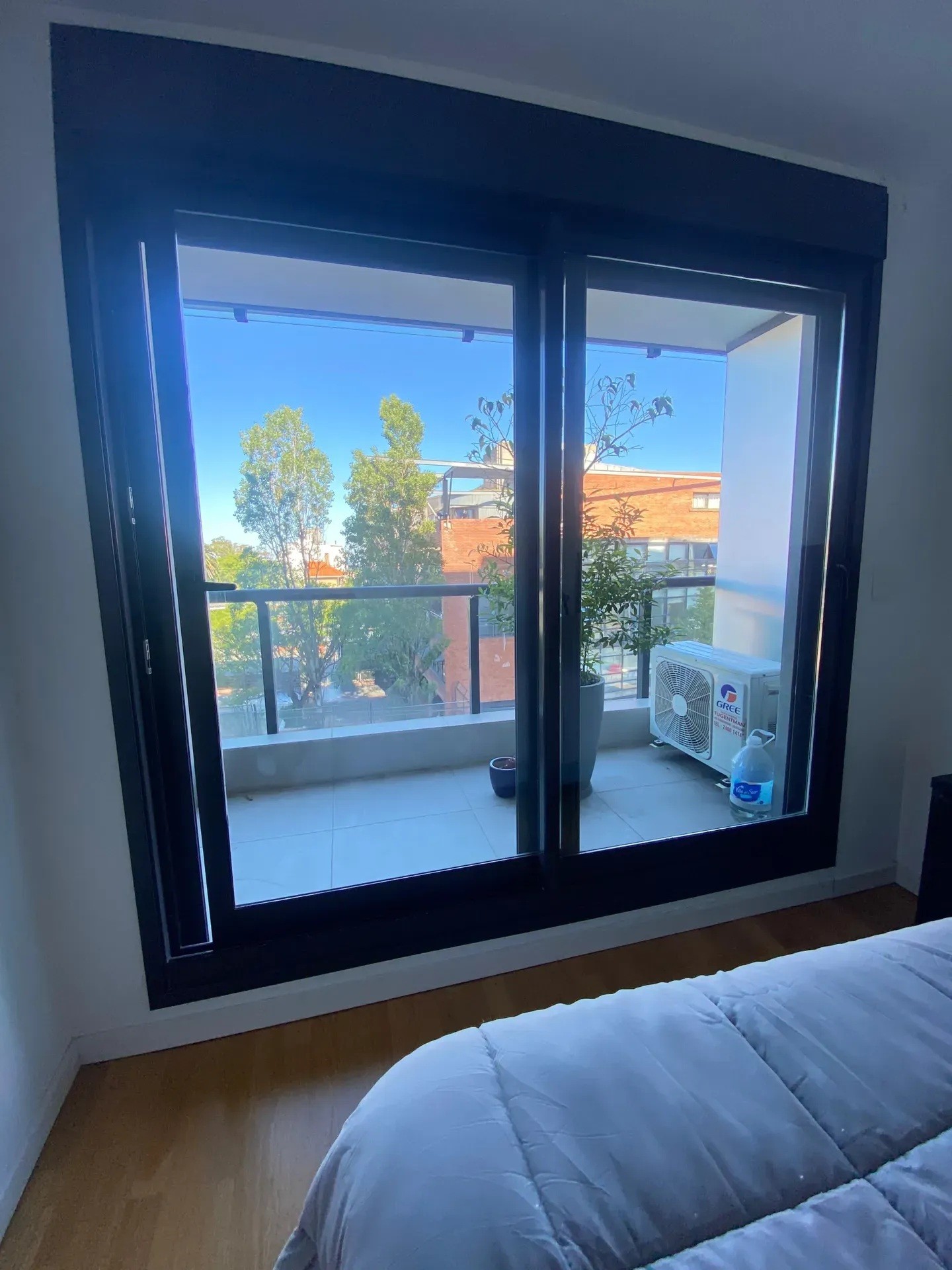 ALQUILER EN PUERTO DE BUCEO DE 1 DORMITORIO MODERNO CON HERMOSA VISTA, BALCON AL FRENTE · Foto 4