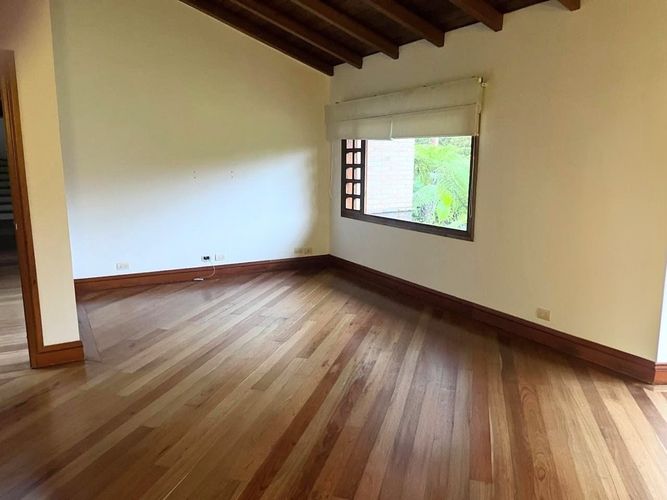 Casa de 5 alcobas en venta en Loma Del Escobero, Envigado, 500 m² · foto 3 de 11