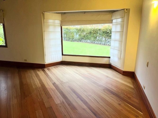 Casa de 5 alcobas en venta en Loma Del Escobero, Envigado, 500 m² · foto 5 de 11