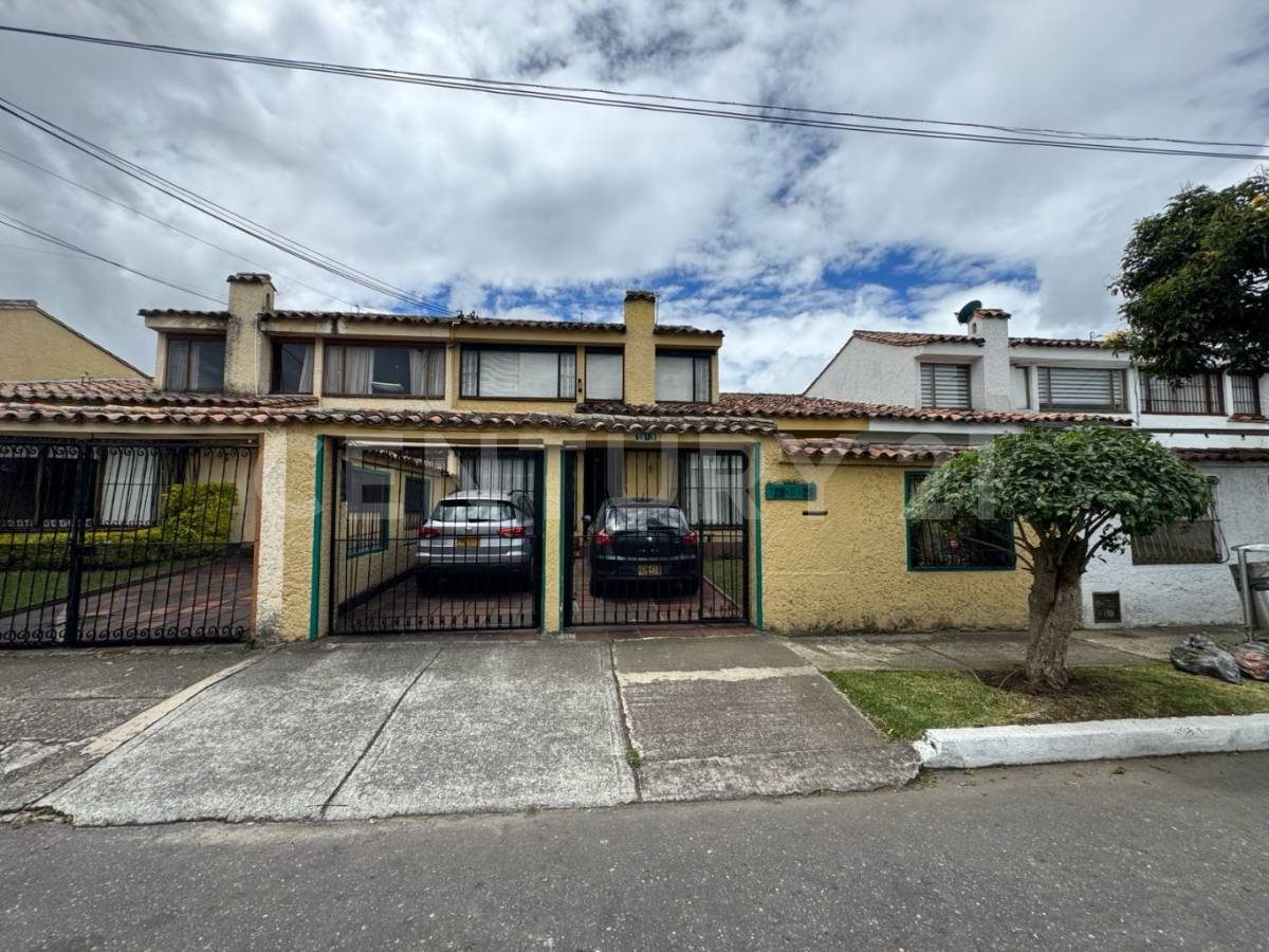 Casa en venta en Las Villas, Bogotá · foto 3 de 20