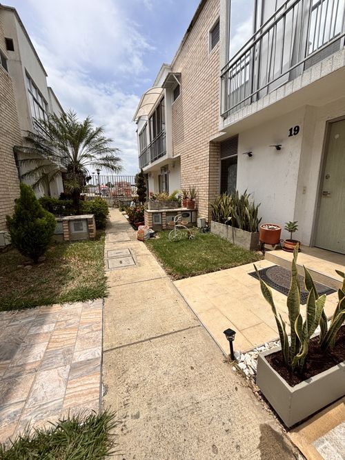 Casa de 3 alcobas en venta en Alfaguara, Jamundí, 92 m² · foto 2 de 24
