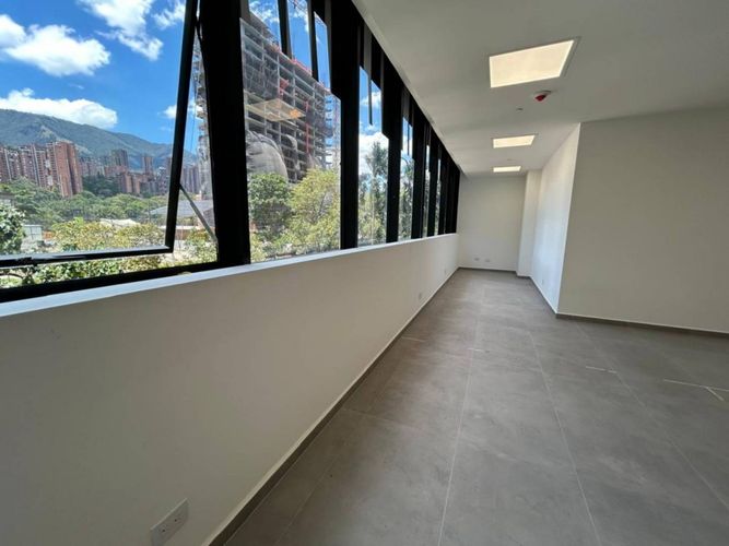 Oficina en arriendo en Ciudad Del Río, Medellín, 131 m² · foto 3 de 6