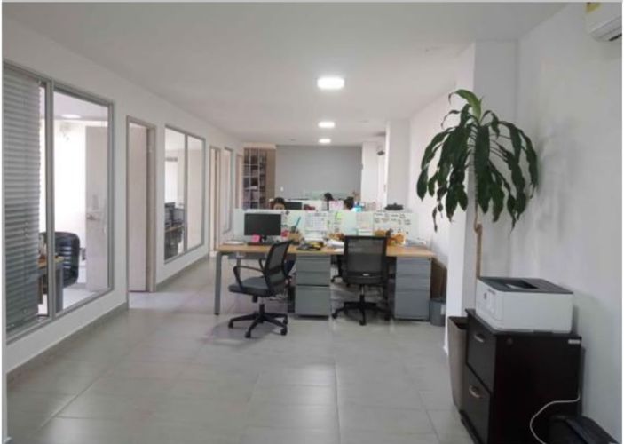 Bodega en venta en La Esmeralda, Cali, 3111 m² · foto 17 de 17