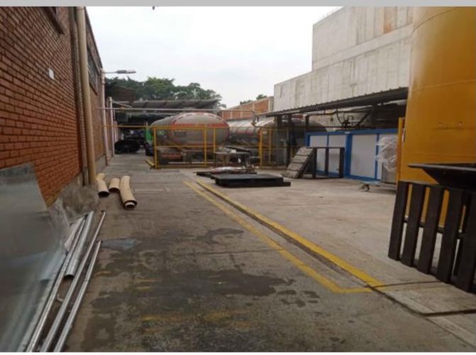 Bodega en venta en La Esmeralda, Cali, 3111 m² · foto 10 de 17