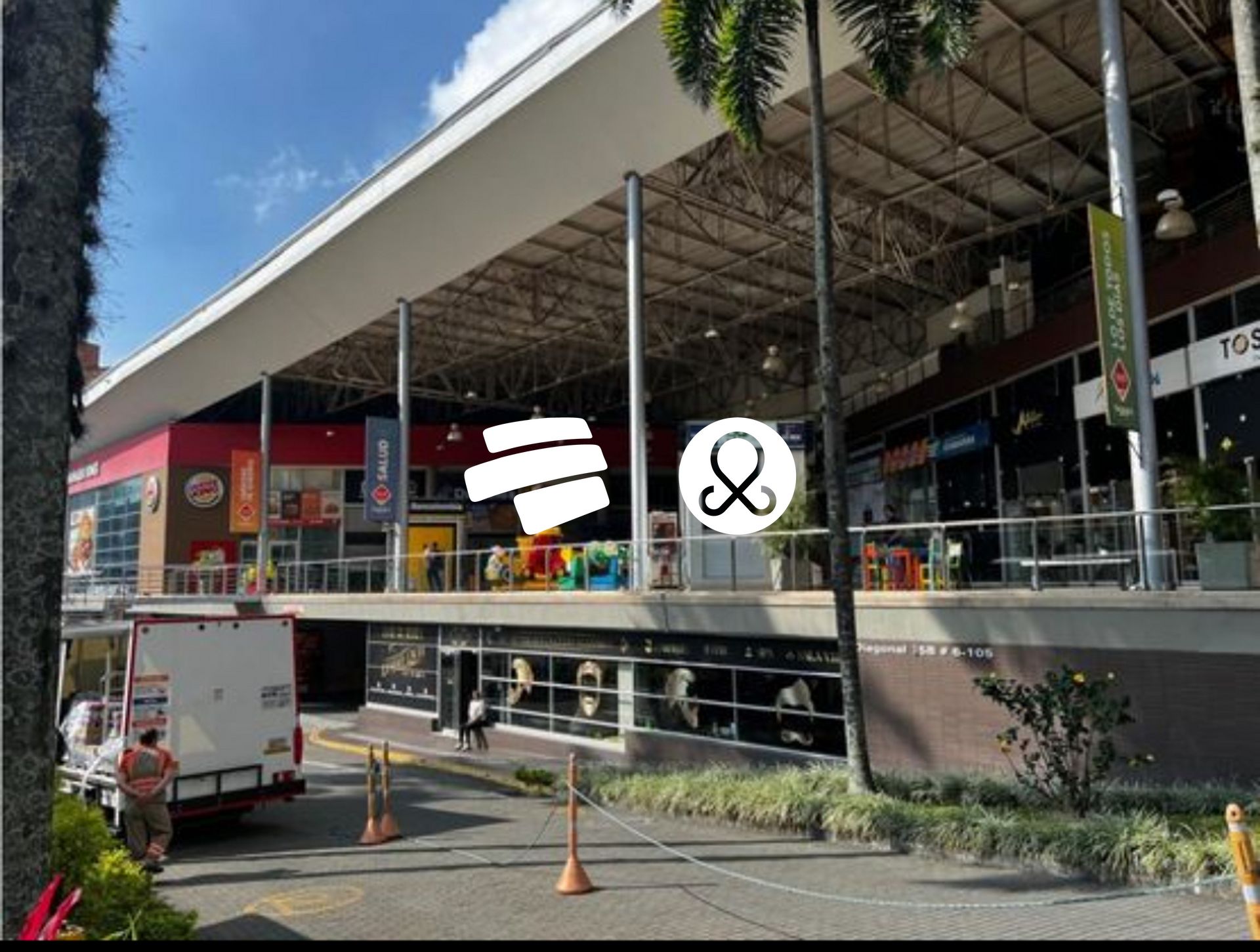 Commercial Space in Loma de los bernal (326 m²) for Sale