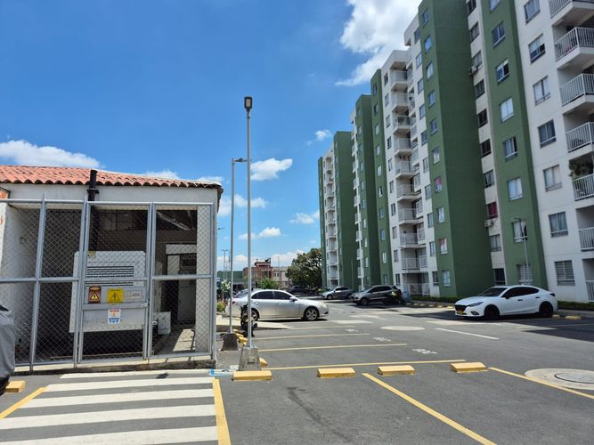 Apartamento de 2 alcobas en venta en Sesquicentenario, Palmira, 63 m² · foto 3 de 10