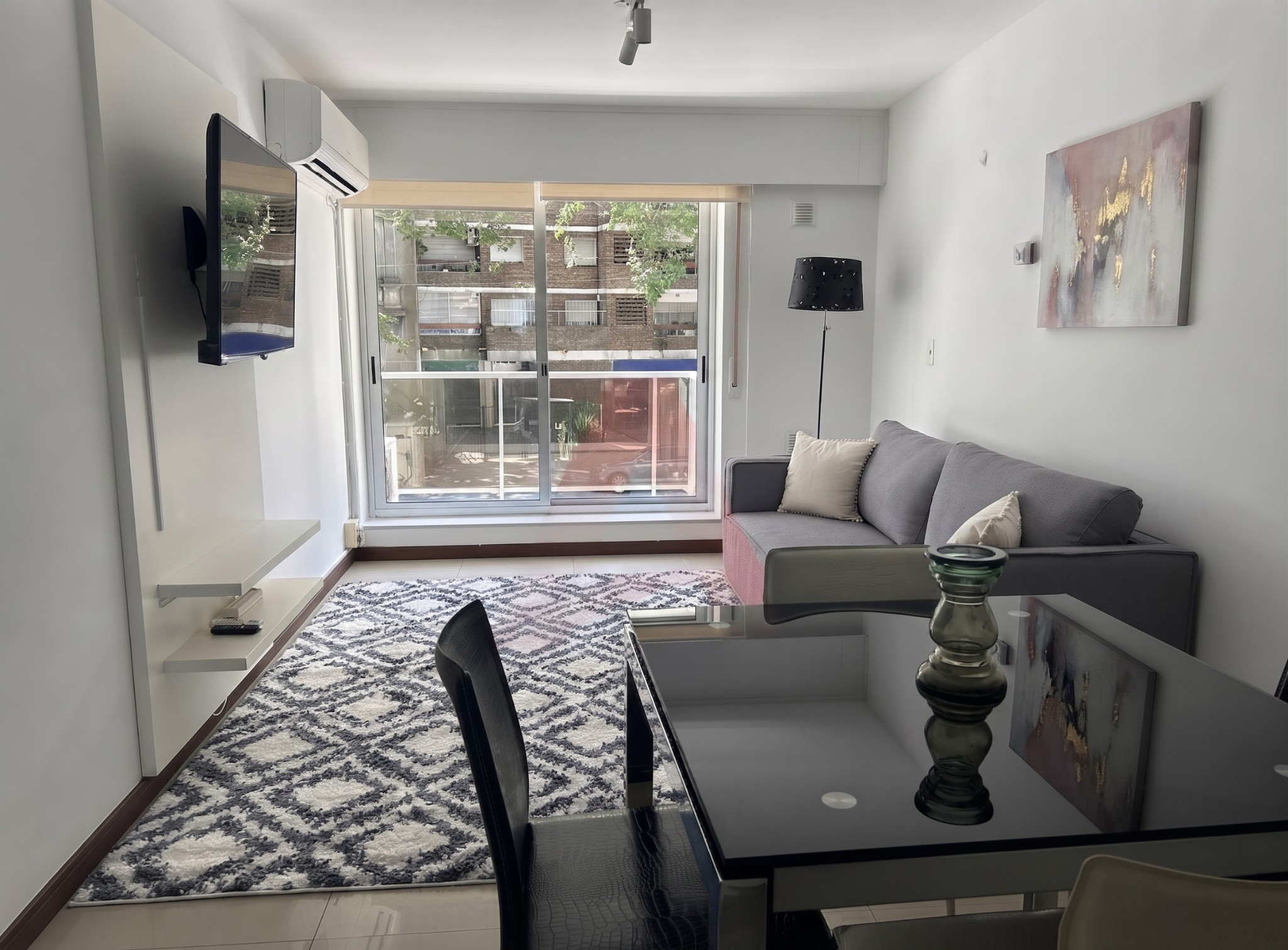 POCITOS ALQUILER APARTAMENTO 2 DORMITORIOS CON MUEBLES Y PATIO CON PARRILLERO · Foto 2