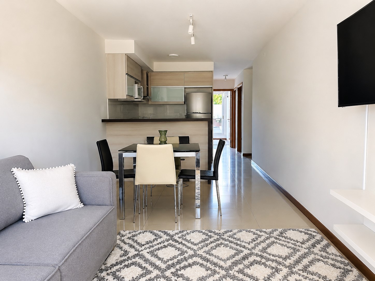 POCITOS ALQUILER APARTAMENTO 2 DORMITORIOS CON MUEBLES Y PATIO CON PARRILLERO · Foto 4