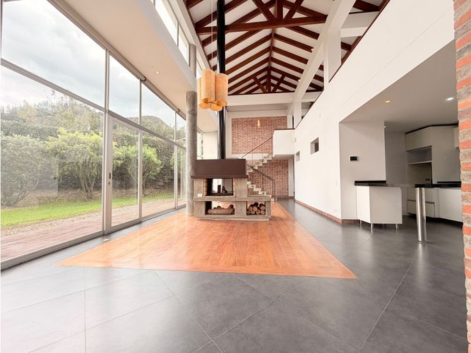 Casa de 3 alcobas en venta en Siberia, Cota, 250 m² · foto 3 de 24