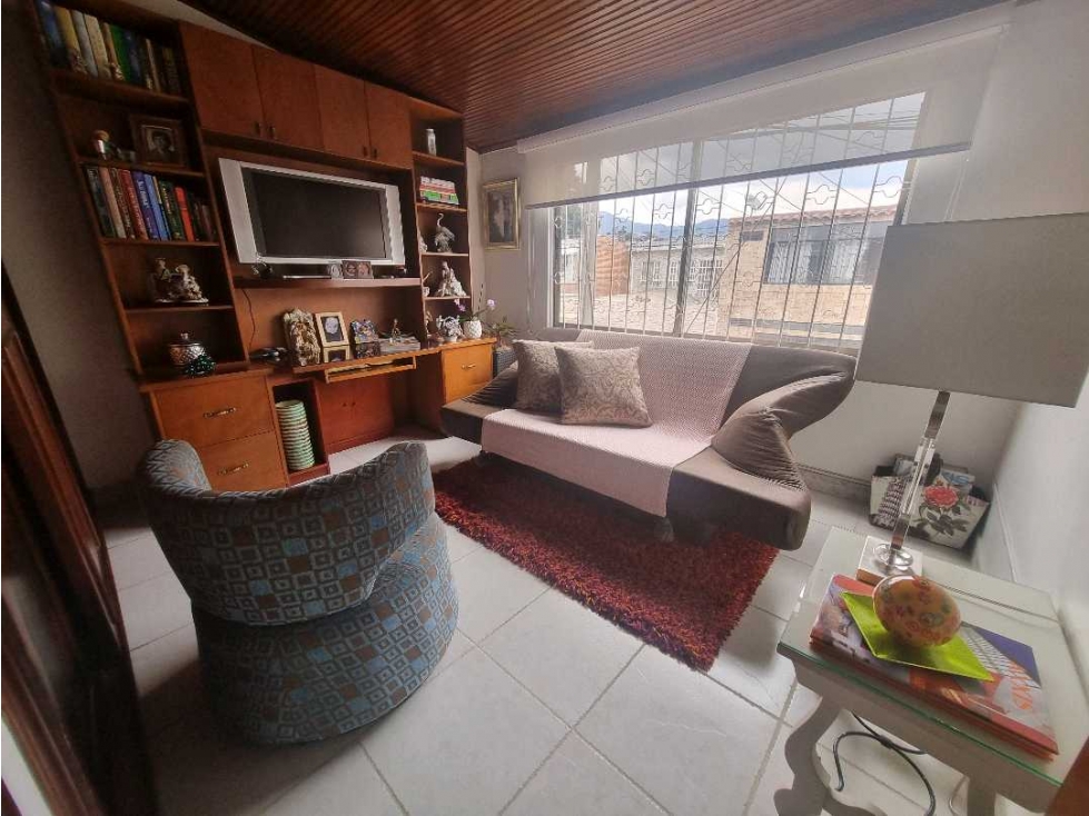 Casa en venta en La Esmeralda, Bogotá · foto 8 de 24