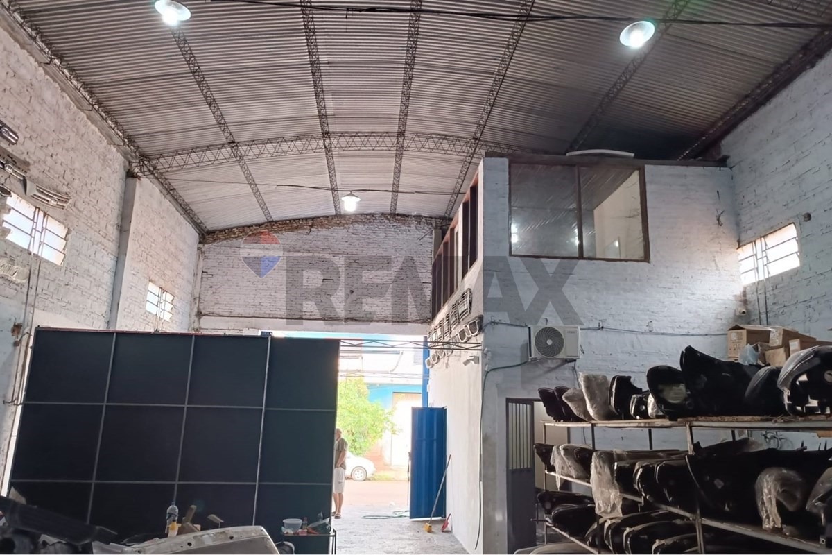 DEPÓSITO EN EL CENTRO DE SAN LORENZO EN VENTA — foto 2