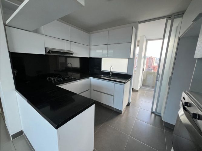 Apartamento de 4 alcobas en arriendo en Santa Maria De Los Angeles, Medellín, 137 m² · foto 2 de 24
