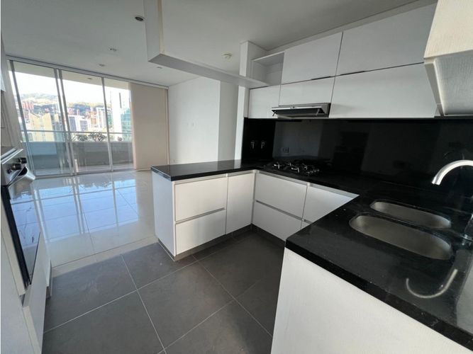 Apartamento de 4 alcobas en arriendo en Santa Maria De Los Angeles, Medellín, 137 m² · foto 3 de 24