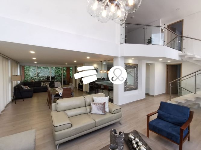 Casa de 5 alcobas en venta en Monteazul, Sabaneta, 696 m² · foto 2 de 9