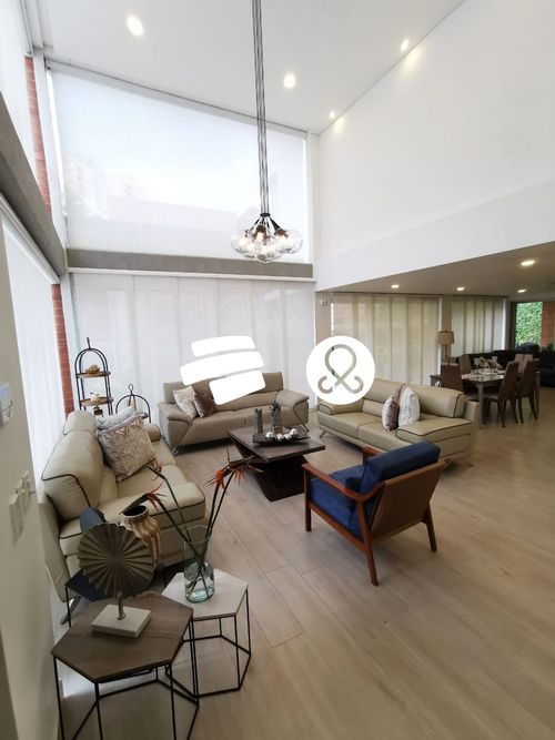 Casa de 5 alcobas en venta en Monteazul, Sabaneta, 696 m² · foto 3 de 9