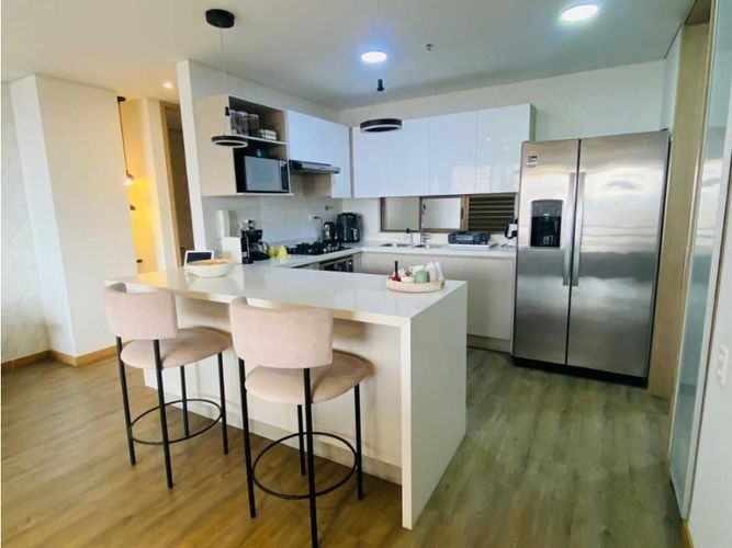 Apartamento de 3 alcobas en venta en El Tesoro, Medellín, 123 m² · foto 3 de 24