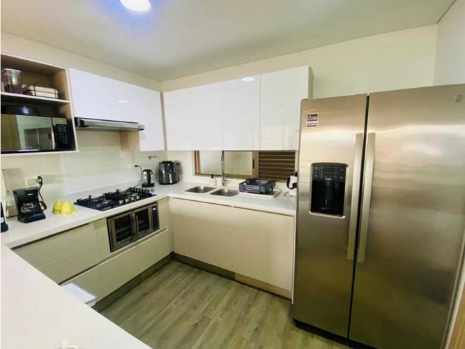 Apartamento de 3 alcobas en venta en El Tesoro, Medellín, 123 m² · foto 4 de 24