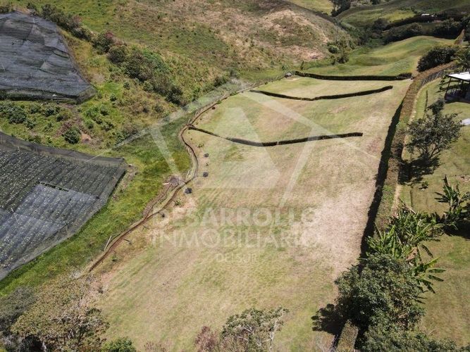 Lote en venta en Cristo Rey, El Carmen de Viboral, 2280 m² · foto 2 de 6