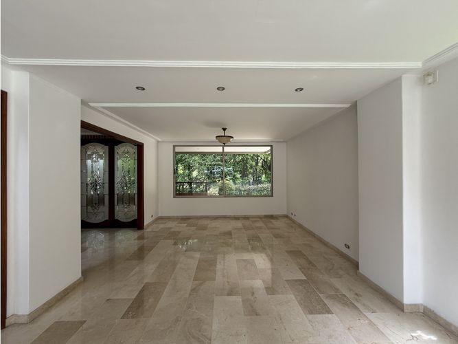 Casa de 4 alcobas en venta en Altos Del Poblado, Medellín, 520 m² · foto 2 de 9
