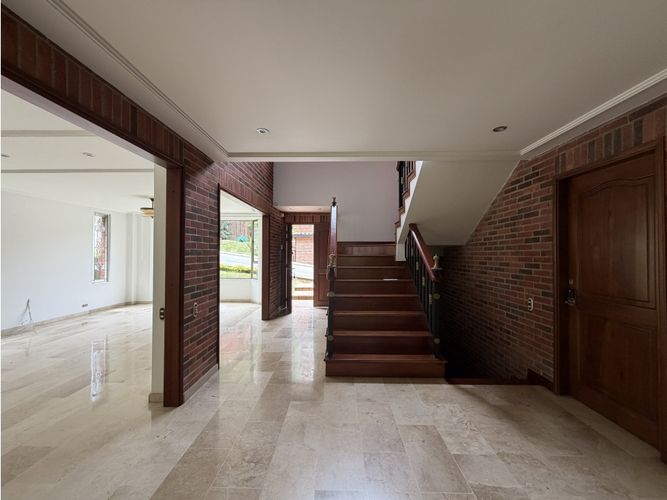 Casa de 4 alcobas en venta en Altos Del Poblado, Medellín, 520 m² · foto 4 de 9