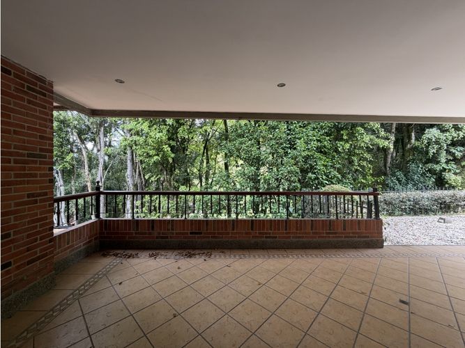 Casa de 4 alcobas en venta en Altos Del Poblado, Medellín, 520 m² · foto 5 de 9