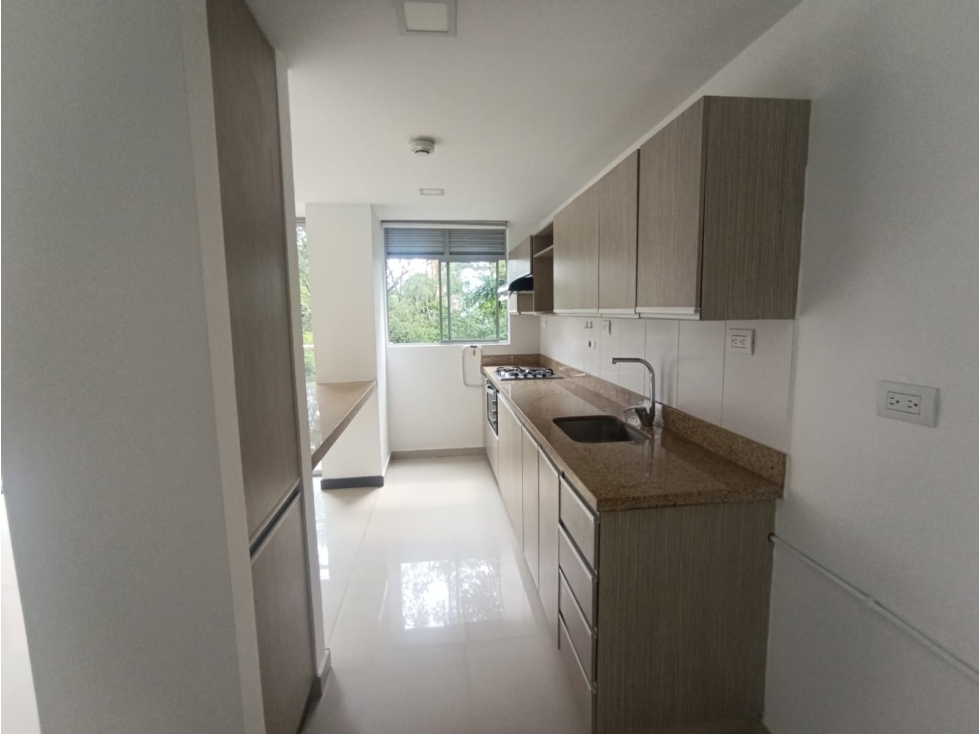 Apartamento en arriendo en Cumbres, Envigado · foto 2 de 12