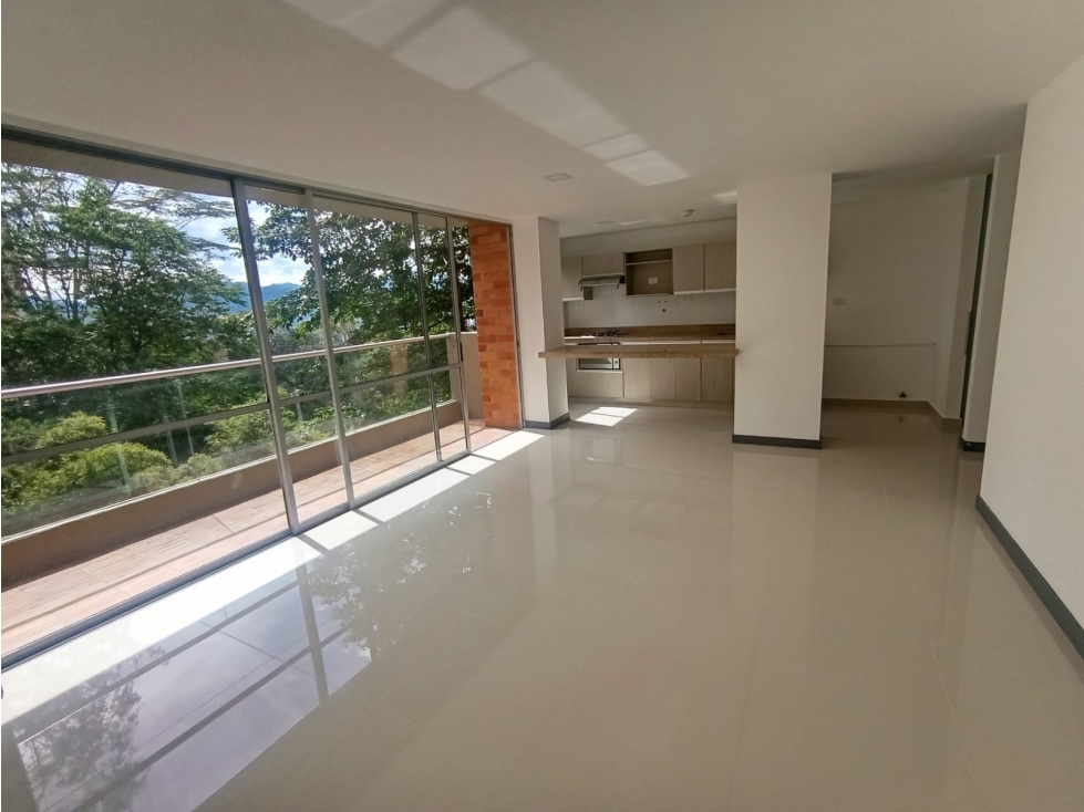 Apartamento en arriendo en Cumbres, Envigado · foto 3 de 12