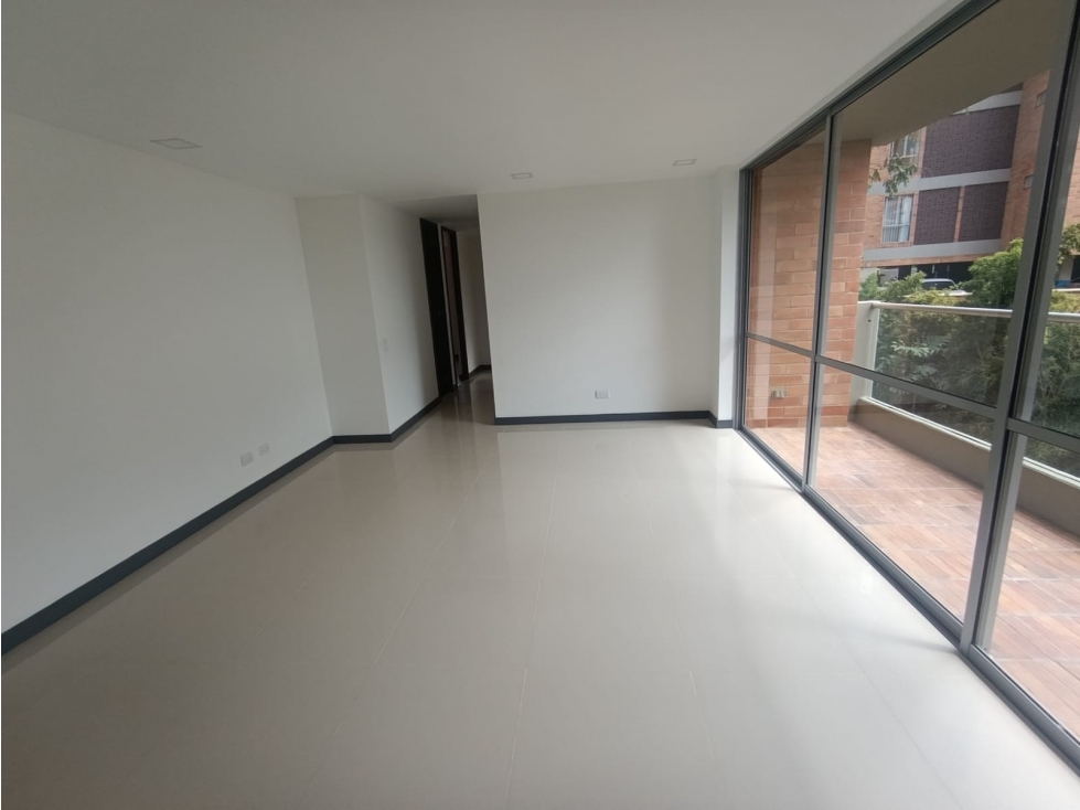Apartamento en arriendo en Cumbres, Envigado · foto 4 de 12