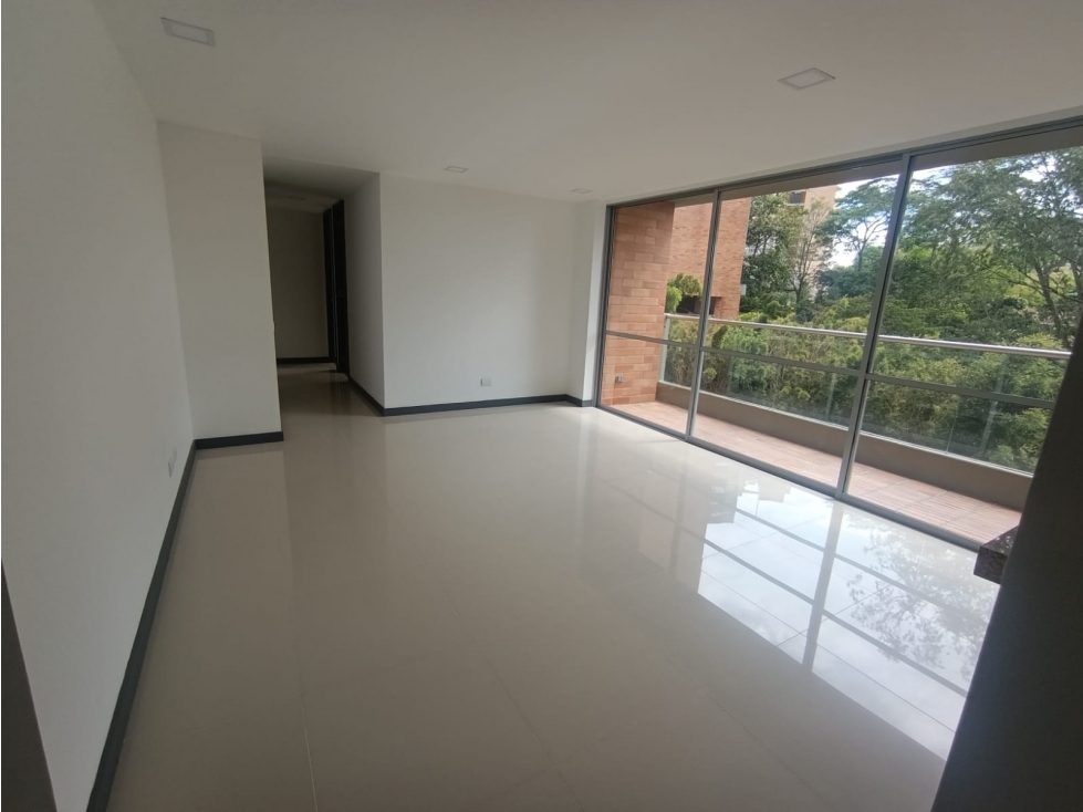 Apartamento en arriendo en Cumbres, Envigado · foto 5 de 12