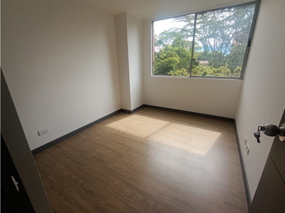 Apartamento en arriendo en Cumbres, Envigado · foto 10 de 12