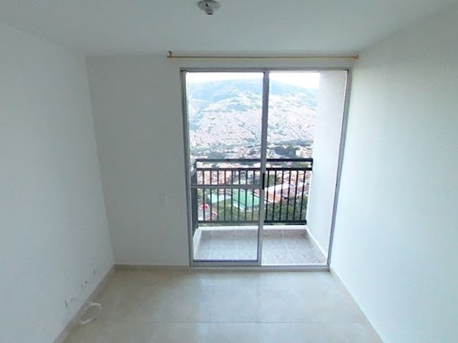 Apartamento de 3 alcobas en venta en Barrio Nuevo, Bello, 52 m² · foto 3 de 10