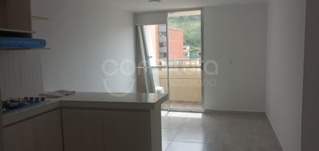 Apartamento de 3 alcobas en venta en Tres Esquinas, Sabaneta, 55 m² · foto 2 de 11