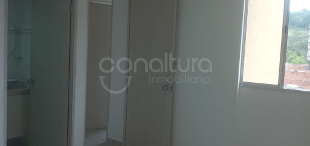 Apartamento de 3 alcobas en venta en Tres Esquinas, Sabaneta, 55 m² · foto 4 de 11