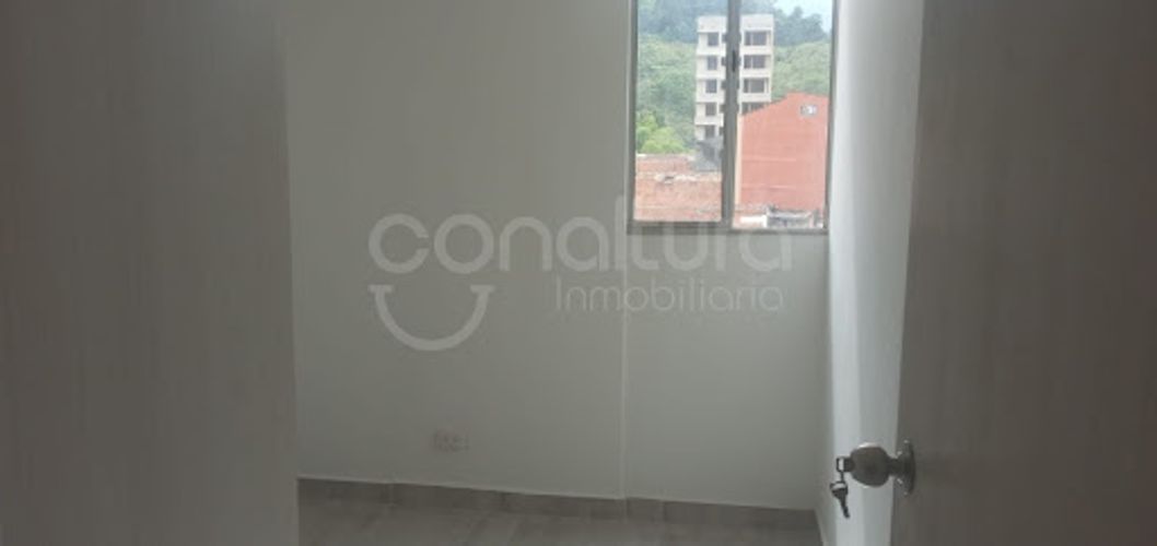 Apartamento de 3 alcobas en venta en Tres Esquinas, Sabaneta, 55 m² · foto 7 de 11