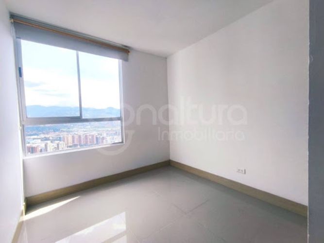 Apartamento de 3 alcobas en arriendo en Loma Del Indio, Medellín, 85 m² · foto 9 de 17