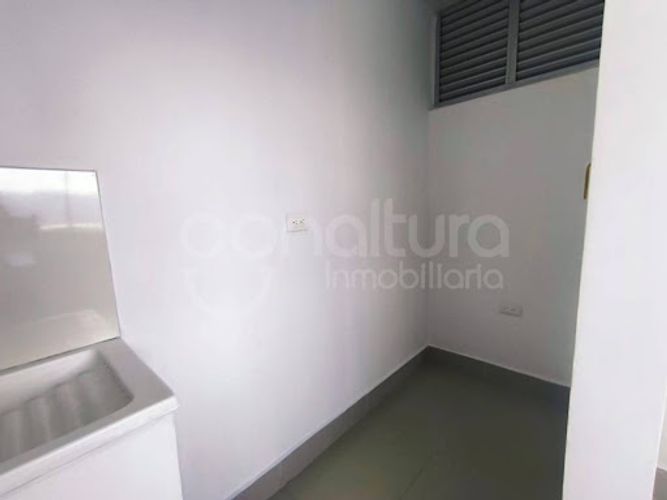 Apartamento de 3 alcobas en arriendo en Loma Del Indio, Medellín, 85 m² · foto 15 de 17