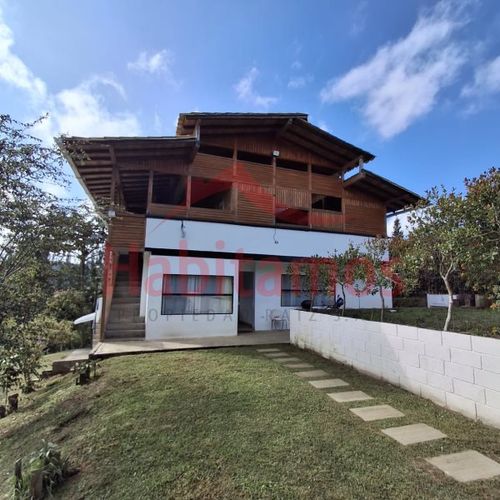 Finca en venta en Santa Elena, Medellín, 3136 m² · foto 2 de 24