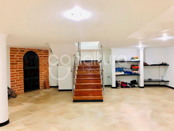 Casa de 6 alcobas en venta en La Doctora, Sabaneta, 340 m² · foto 3 de 6