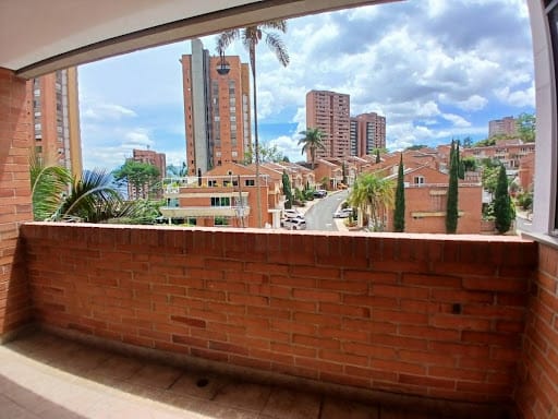 Apartamento de 4 alcobas en venta en Loma De Los Gonzalez, Medellín, 246 m² · foto 3 de 24