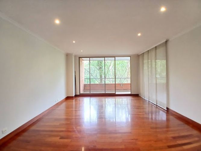 Apartamento de 4 alcobas en venta en Loma De Los Gonzalez, Medellín, 246 m² · foto 4 de 24