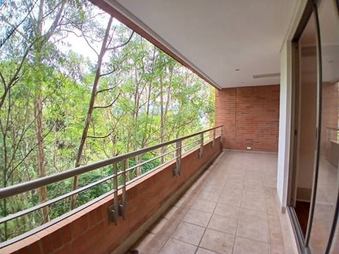Apartamento de 4 alcobas en venta en Loma De Los Gonzalez, Medellín, 246 m² · foto 8 de 24