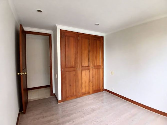 Apartamento de 4 alcobas en venta en Loma De Los Gonzalez, Medellín, 246 m² · foto 13 de 24