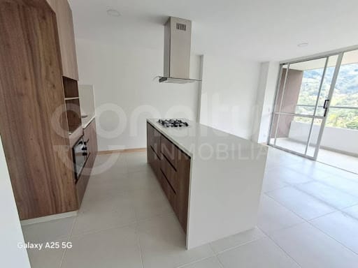 Apartamento de 2 alcobas en arriendo en Loma De San Jose, Sabaneta, 87 m² · foto 1 de 16
